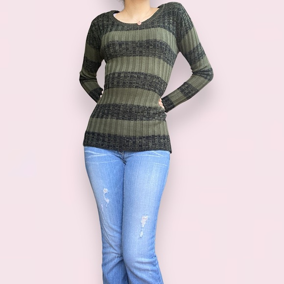 SOLD • striped green sweater - Picture 3 of 9